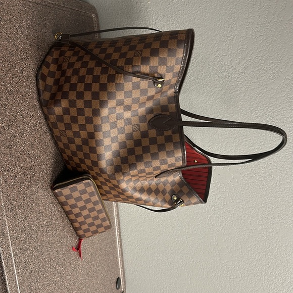 Authentic Louis Vuitton Neverfull GM - Picture 2 of 6